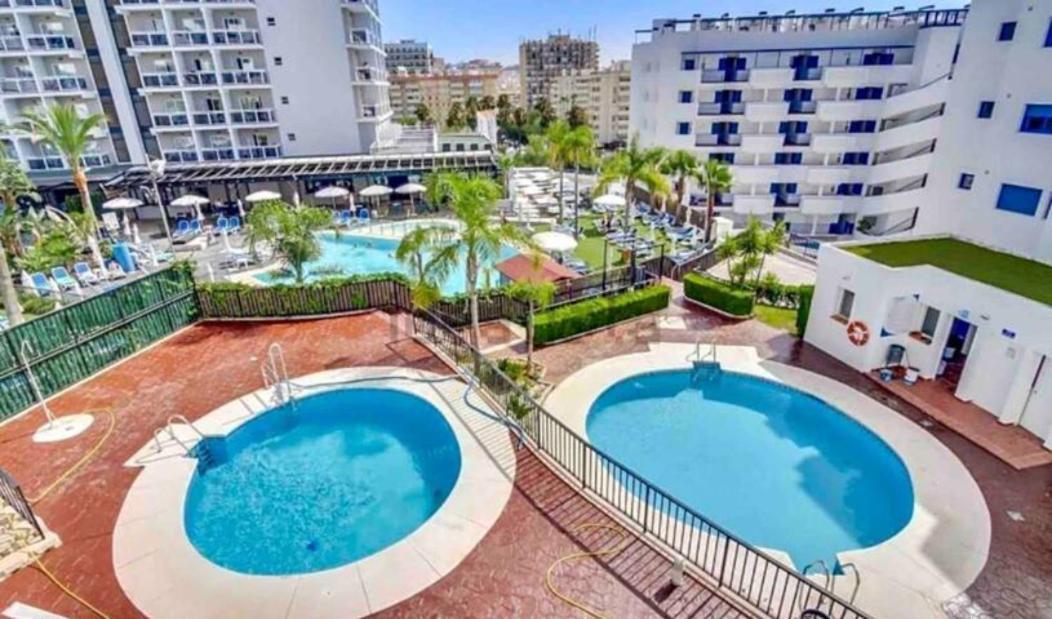Apartamento con parking con piscina junto a la playa Benalmádena Esterno foto